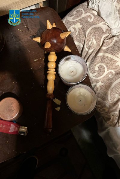 Вінничанці оголосили про підозру у викраденні булави та свічок з могили Назарія Гринцевича Вінничанці оголосили про підозру у викраденні булави та свічок з могили Назарія Гринцевича