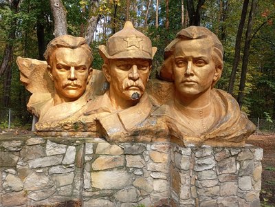 На Сумщині зберігають демонтовані радянські пам’ятники. Розповідаємо їх історії На Сумщині зберігають демонтовані радянські пам’ятники. Розповідаємо їх історії