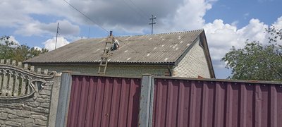 Буревій на Житомирщині: знеструмлено понад 20 тисяч осель та пошкоджено сотні будинків Буревій на Житомирщині: знеструмлено понад 20 тисяч осель та пошкоджено сотні будинків