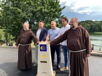 відкриття вказівного каменю Сантьяго-де-Компостела відкриття вказівного каменю Сантьяго-де-Компостела