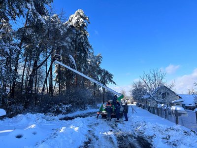 68 населених пунктів без світла: на Львівщині продовжують ліквідувати наслідки снігопаду 68 населених пунктів без світла: на Львівщині продовжують ліквідувати наслідки снігопаду