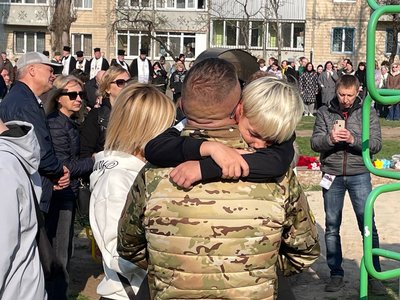 Роковини удару РФ по дитмайданчику у Кривому Розі: фоторепортаж Роковини удару РФ по дитмайданчику у Кривому Розі: фоторепортаж