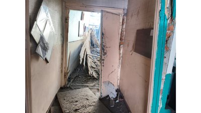 Пошкоджена будівля комунальної власності: росіяни атакували Сновськ на Чернігівщині Пошкоджена будівля комунальної власності: росіяни атакували Сновськ на Чернігівщині