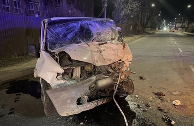 Зіткнувся з тролейбусом: в аварії у Чернівцях загинув 21-річний водій Зіткнувся з тролейбусом: в аварії у Чернівцях загинув 21-річний водій