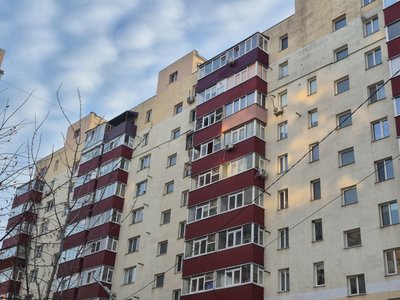 Мінус 14 надворі й 0° у квартирі: історія переселенки після удару дрона по Сумах Мінус 14 надворі й 0° у квартирі: історія переселенки після удару дрона по Сумах