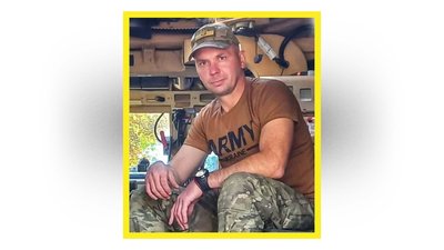 На Чернігівщині поховали захисників Олександра Ковтуна, Руслана Насінника та Олега Осип'юка, які загинули на фронті На Чернігівщині поховали захисників Олександра Ковтуна, Руслана Насінника та Олега Осип'юка, які загинули на фронті