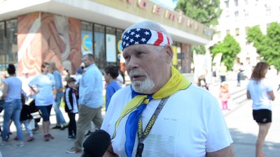 До Дня вишиванки у Житомирі городяни бігли патріотичний крос у вишиванках До Дня вишиванки у Житомирі городяни бігли патріотичний крос у вишиванках