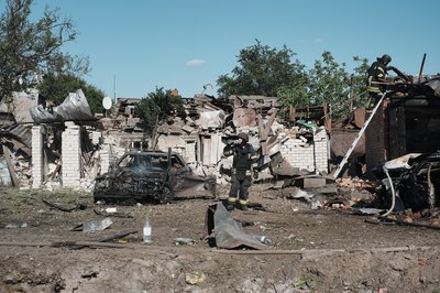 Наслідки удару російських КАБ по Новобаварському району Харкова, 1 липня 2026 року Наслідки удару російських КАБ по Новобаварському району Харкова, 1 липня 2026 року