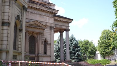 "Ми тримаємо мистецький фронт". У Дніпрі російський ракетний удар пошкодив будинок органної та камерної музики "Ми тримаємо мистецький фронт". У Дніпрі російський ракетний удар пошкодив будинок органної та камерної музики