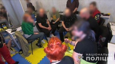 Поліція: в Одесі викрили телефонних шахраїв, які ошукували жителів Чехії Поліція: в Одесі викрили телефонних шахраїв, які ошукували жителів Чехії