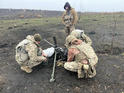 "Воювати важко. Але треба". Як тренуються стріляти з гранатомета бійці 41 ОМБР на Сумщині "Воювати важко. Але треба". Як тренуються стріляти з гранатомета бійці 41 ОМБР на Сумщині