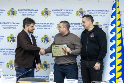 19 ветеранам з Дніпропетровщини вручили сертифікати на житло 19 ветеранам з Дніпропетровщини вручили сертифікати на житло