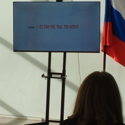 В окупованому Маріуполі проводять уроки до пропагандистського "дня народного єднання" В окупованому Маріуполі проводять уроки до пропагандистського "дня народного єднання"