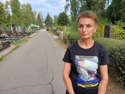 Олена Орлова вшанувала пам’ять свого сина Андрія Орлова, який загинув на війні з РФ Олена Орлова вшанувала пам’ять свого сина Андрія Орлова, який загинув на війні з РФ
