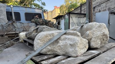 Евакуація половецьких кам'яних статуй з Донеччини до Дніпра 7 вересня 2025 рік Евакуація половецьких кам'яних статуй з Донеччини до Дніпра 7 вересня 2025 рік