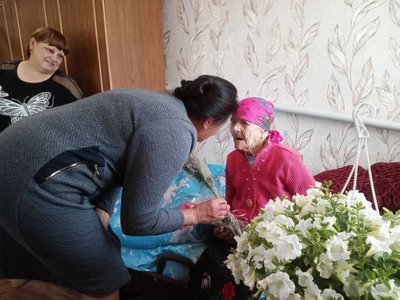 Прочитала напам'ять "Заповіт" Тараса Шевченка: 95-річчя відсвяткувала мати-героїня з Житомирщини Станіслава Рибчинська