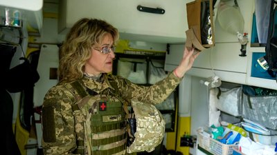 реанімобіль медикиня 30-ї ОМБр Ірина "Айріш" Донецька область 1 листопада 2024 рік реанімобіль медикиня 30-ї ОМБр Ірина "Айріш" Донецька область 1 листопада 2024 рік