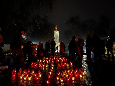 У Києві вшанували пам'ять жертв Голодоморів У Києві вшанували пам'ять жертв Голодоморів