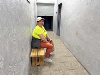 “Їдеш — і в небо тільки голова”. Як соцпрацівниця під російськими дронами доглядає самотніх літніх людей на Донеччині “Їдеш — і в небо тільки голова”. Як соцпрацівниця під російськими дронами доглядає самотніх літніх людей на Донеччині