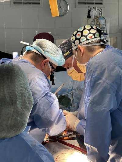 Вінницькі лікарі провели операцію, яка врятувала життя 64-річному чоловікові Вінницькі лікарі провели операцію, яка врятувала життя 64-річному чоловікові