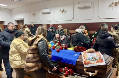 У Черкасах попрощались із сержантом ЗСУ Іваном Петренком У Черкасах попрощались із сержантом ЗСУ Іваном Петренком