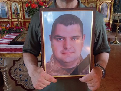 "Це один із найгірших днів у моєму житті": у Хмельницькому попрощались із двома військовими "Це один із найгірших днів у моєму житті": у Хмельницькому попрощались із двома військовими