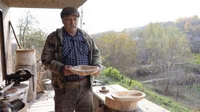 Живу так, як я хочу зараз: у селі на Черкащині різьбяр-самоук Живу так, як я хочу зараз: у селі на Черкащині різьбяр-самоук