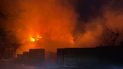 "Якби не витягнули – згоріла б": чернігівець про порятунок дівчини, травмованої внаслідок атаки БпЛА "Якби не витягнули – згоріла б": чернігівець про порятунок дівчини, травмованої внаслідок атаки БпЛА