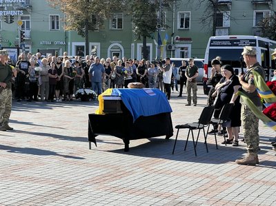 У Рівному попрощались з військовим Валерієм Комаром