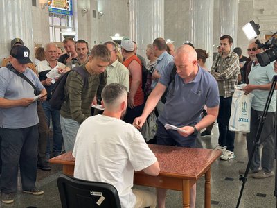 Укрпошта презентувала марку, присвячену виступу збірної України на Євро-2024 Укрпошта презентувала марку, присвячену виступу збірної України на Євро-2024