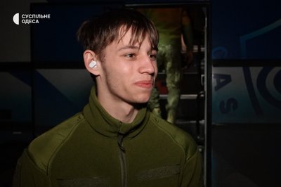 Перші контрактники з Одеси віком від 18 до 24 років поїхали на військову підготовку Перші контрактники з Одеси віком від 18 до 24 років поїхали на військову підготовку