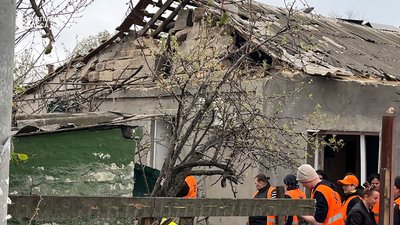 "Дах зруйнований, вікон і дверей немає": що розповіли очевидці про нічну атаку дронів на Одесу