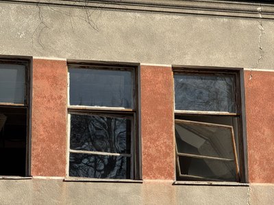 вибиті вікна, товариство сліпих, обстріл Тернопільщини 7 березня вибиті вікна, товариство сліпих, обстріл Тернопільщини 7 березня