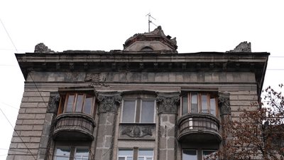 "Інколи дуже страшно, буває, що падає". центрі Дніпра руйнується надбудова на об’єкті культурної спадщини "Інколи дуже страшно, буває, що падає". центрі Дніпра руйнується надбудова на об’єкті культурної спадщини