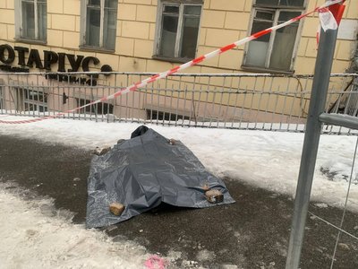 На столичному Печерську обвалилась опорна стіна: є загиблий та травмований На столичному Печерську обвалилась опорна стіна: є загиблий та травмований