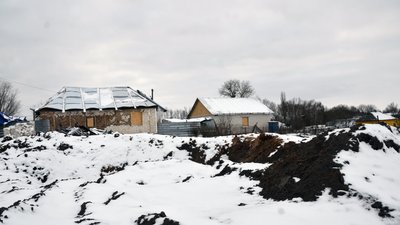 Розділені "бетонкою" й об’єднані обстрілами: як живуть жителі мікрорайонів Півці та Олександрівка у Чернігові Розділені "бетонкою" й об’єднані обстрілами: як живуть жителі мікрорайонів Півці та Олександрівка у Чернігові