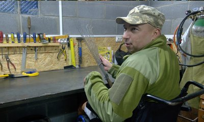 "На кріслі колісному на риболовлю": як черкащанин пристосовується в побуті після поранення на фронті