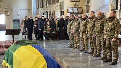 У Полтаві попрощались із солдатом Сергієм Гузієм У Полтаві попрощались із солдатом Сергієм Гузієм
