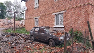 В Угроїдах на Сумщині через нічні обстріли пошкоджені багатоквартирні будинки В Угроїдах на Сумщині через нічні обстріли пошкоджені багатоквартирні будинки
