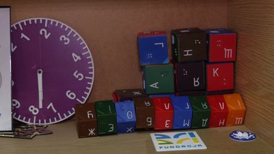 Годинники з платівок, національно-патріотична гра, ігри для незрячих дітей: розробки 2023 року від майстрів з Рівненщини Годинники з платівок, національно-патріотична гра, ігри для незрячих дітей: розробки 2023 року від майстрів з Рівненщини