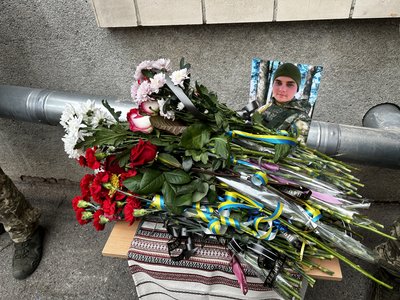 У Полтаві на 31-му ліцеї встановили меморіальні дошки двом військовослужбовцям У Полтаві на 31-му ліцеї встановили меморіальні дошки двом військовослужбовцям