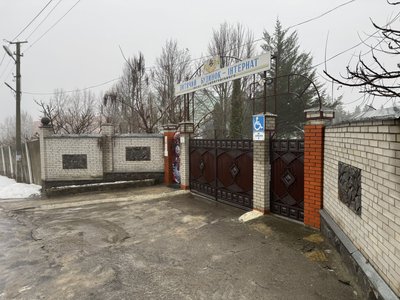 Рідні 12-річного хлопчика підозрюють педагогиню в катуванні дитини у Зінькові на Полтавщині Рідні 12-річного хлопчика підозрюють педагогиню в катуванні дитини у Зінькові на Полтавщині