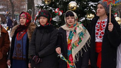 "Важливо підтримувати дух наших людей": у центрі Кропивницького меланкували та щедрували "Важливо підтримувати дух наших людей": у центрі Кропивницького меланкували та щедрували