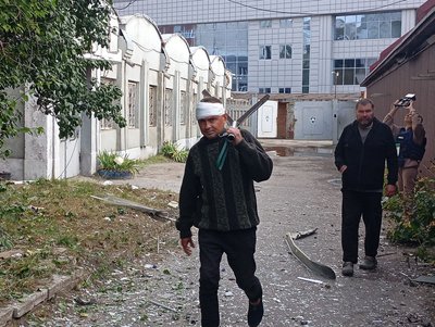 Вдарили біля багатоповерхівки: армія РФ обстріляла Суми ударними дронами Вдарили біля багатоповерхівки: армія РФ обстріляла Суми ударними дронами