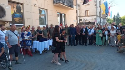 Мати та наречена Ігоря Гнатюка отримали посмерну відзнаку Мати та наречена Ігоря Гнатюка отримали посмерну відзнаку