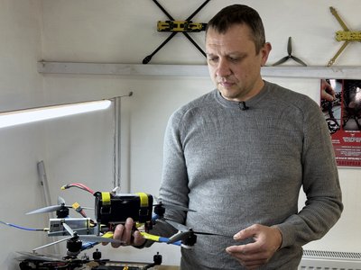 Проєкт "Босорканя": як в Ужгороді налагодили виробництво дронів для фронту Проєкт "Босорканя": як в Ужгороді налагодили виробництво дронів для фронту