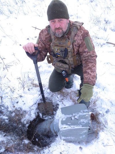 Сапера «Падре» на позиції, виконував знешкодження нерозірваної протитанкової міни Сапера «Падре» на позиції, виконував знешкодження нерозірваної протитанкової міни