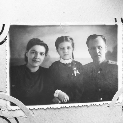 Теплі шкарпетки та кавери для шоломів: харків'янки з пенсії допомагають бійцям Нацгвардії Теплі шкарпетки та кавери для шоломів: харків'янки з пенсії допомагають бійцям Нацгвардії