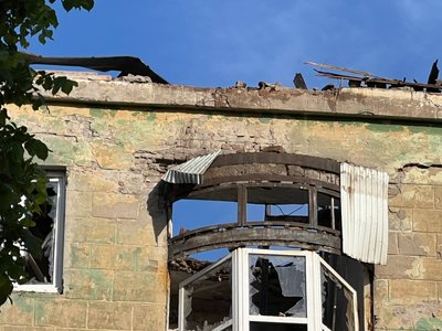 "Жити у сусідній квартирі неможливо, її знищено": наслідки атаки РФ по будинках у Дніпрі "Жити у сусідній квартирі неможливо, її знищено": наслідки атаки РФ по будинках у Дніпрі