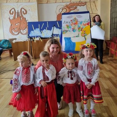 У Чуднові на Житомирщині організували дитячий клуб за інтересами для психологічної підтримки дітей у воєнний період У Чуднові на Житомирщині організували дитячий клуб за інтересами для психологічної підтримки дітей у воєнний період